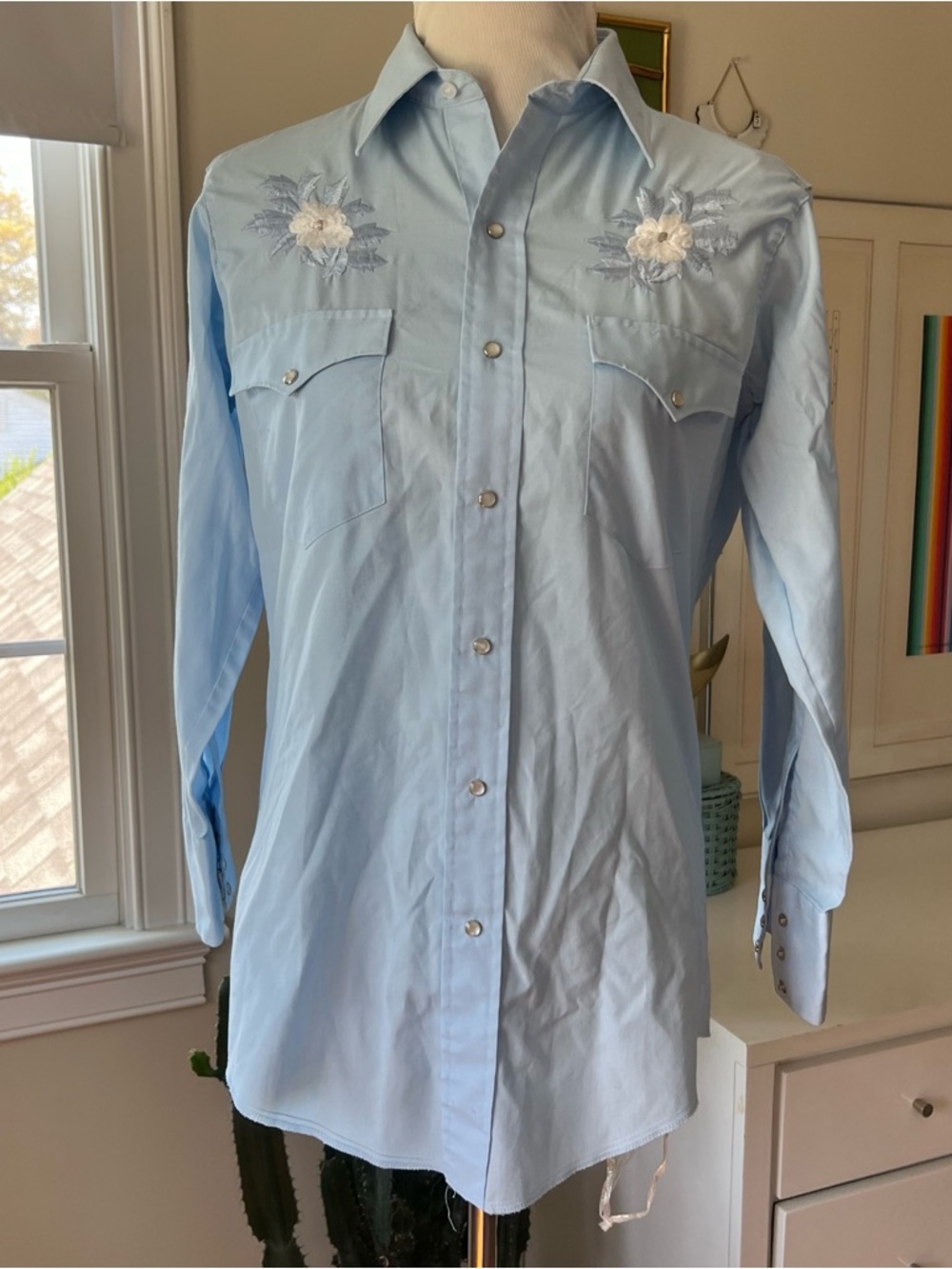Vintage Karman Western Wear Button Down Short Floral Embroidery Mother of Pearl